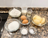 Foto del paso 1 de la receta: Pastel con peras en almíbar y crema sin gluten