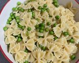 A picture of step 2 of Creamy Cashew Pasta with Peas.