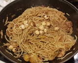Foto del paso 6 de la receta: Noodels con pollo, mango y avellanas