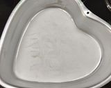 A picture of step 4 of Valentines gift cake.