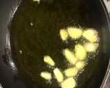 Foto del paso 3 de la receta: Bacalao confitado con crema de pimiento morrón y guindilla cayena y el otro pincho con pil pil