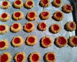 Foto langkah ke 6 dari resep Cheese Thumbprint Cookies.