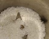 A picture of step 2 of Rice upma.
