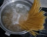Foto langkah ke 1 dari resep Spagetti tuna pedas.
