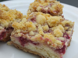 Raspberry Banana Cheesecake Streusel Squares