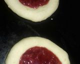 صورة لخطوة 1 من وصفة حلوى هشيشة بمربى الفراولة تجي فن 😇🍓🍓