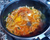Foto del paso 3 de la receta: Pollo estofado con patatas en salsa básica