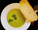 A picture of step 4 of Broccoli, Peas & Mint Soup.