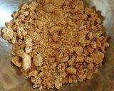 Foto del passaggio 8 della ricetta Sbriciolata pesche e amaretti