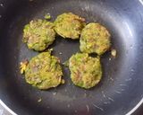 A picture of step 4 of Green cheakpea tikkies.