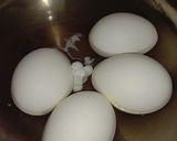 A picture of step 1 of Egg masala.