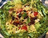 Une image de l'étape 9 de Salade de frisée aux tomates cerises,olives et câpres.