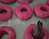 Foto langkah ke 4 dari resep Donat red velvet.