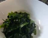 A picture of step 4 of Seaweed Chicken Soup.