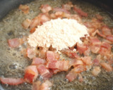 Foto del paso 3 de la receta: Tagliatelli con bechamel de mostaza y bacon