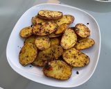 Une image de l'étape 6 de Pommes de terre rouges grillées aux épices et origan.