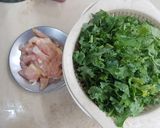 รูปขั้นตอนการทำที่ 1 ของ ผักเคลผัดอกไก่
