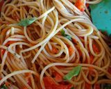 Foto del paso 7 de la receta: Espaguetis con tomate, albahaca y ajo 🍝