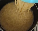 Foto langkah ke 1 dari resep Spaghetti Kornet Aglio Olio Sederhana.