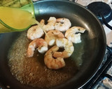 Foto del paso 6 de la receta: Camarones flameados con arroz
