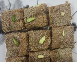 A picture of step 4 of Gajak gud burfi.