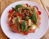 Foto del paso 17 de la receta: Ensalada de tomates, espárragos y mozzarella con vinagreta de piñones, cebolla pochada y mostaza