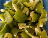 शिमला मिर्च आलू की सब्जी (Shimla mirch aloo ki sabzi recipe in Hindi) रेसिपी चरण 1 फोटो