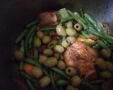 Une image de l'étape 2 de Tadjine aux haricots,olives verts.