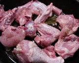 Foto del paso 4 de la receta: Estofado de pollo con patatas y olivas amarillas