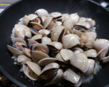 Foto del paso 2 de la receta: Almejas amb salsa marinera verde i vi blanc