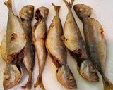 Foto del paso 4 de la receta: Chinchos en adobo con cachelos y vinagreta de huevo y tomate