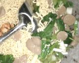 Foto langkah ke 2 dari resep Mi goreng bumbu iris.
