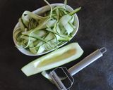 Foto del passaggio 3 della ricetta Mini quiche di grano saraceno e salvia con zucchine e feta