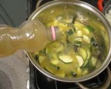 Cukkinikrémleves 🍵 citromos 🍋fűszeres 🌿 és fokhagymás 🧄 olajjal recept fázis 5 fotója