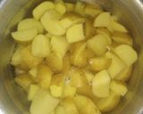 A picture of step 1 of Potato Rasa vadu parale sak.