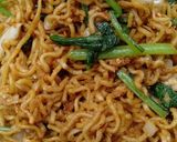 Foto langkah ke 4 dari resep Mie Telur Goreng pakai ebi.