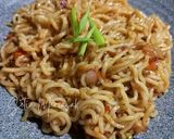 Foto langkah ke 4 dari resep Indomie Goreng Versi Simpel tapi Bikin Nagih😋.