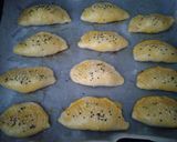 Foto langkah ke 6 dari resep Evde Poğaça/ Roti Gurih isi keju (Makanan Turki).