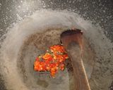 Foto langkah ke 2 dari resep Ayam kecap manis pedas daun jeruk.