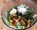 Foto del paso 5 de la receta Puerros confitados con panceta y pesto de rúcula y pistachos
