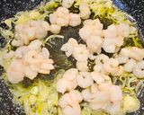 Foto del paso 3 de la receta: Mafaldine con gambas, setas, espárragos y crujiente de pistachos