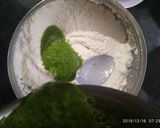 पालक मटर नमकीन पैन केक (Palak matar namkeen pan cake recipe in Hindi) रेसिपी चरण 3 फोटो