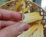 Hình bước làm 1 của món Cá cơm chiên sốt cay (món chay)