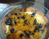 A picture of step 4 of Oreo mango custard.