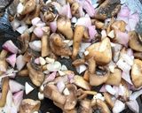 A picture of step 3 of Creamy Garlic Mushrooms.