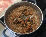 Foto del paso 12 de la receta: Alubias marineras con chipirones