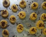 Foto langkah ke 5 dari resep Biskuit susu mungil.