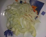 Foto del paso 1 de la receta: Tortilla de papa y cebolla 💖
