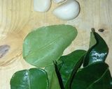 Foto langkah ke 1 dari resep Nasi Daun Jeruk ala Warung Penyetan.
