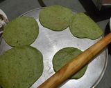 A picture of step 3 of Bathua (chill) puri.